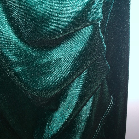 Green Dress— Akira - Picture 4 of 4